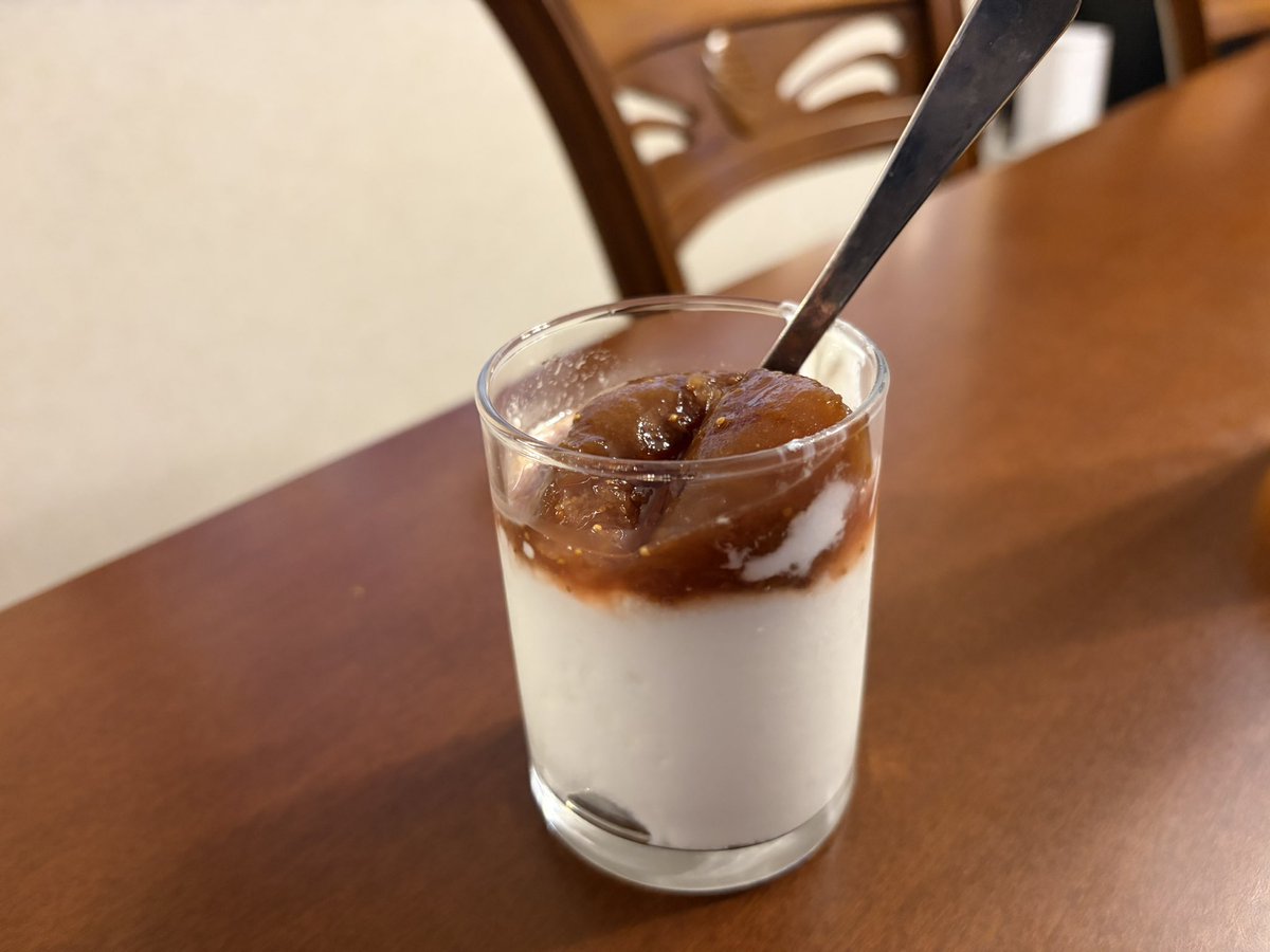 Icejun18's tweet photo. おはようございます♪
今日のデザート
手作りヨーグルトに手作りイチジクコンポート https://t.co/xqen8Hd6zu
