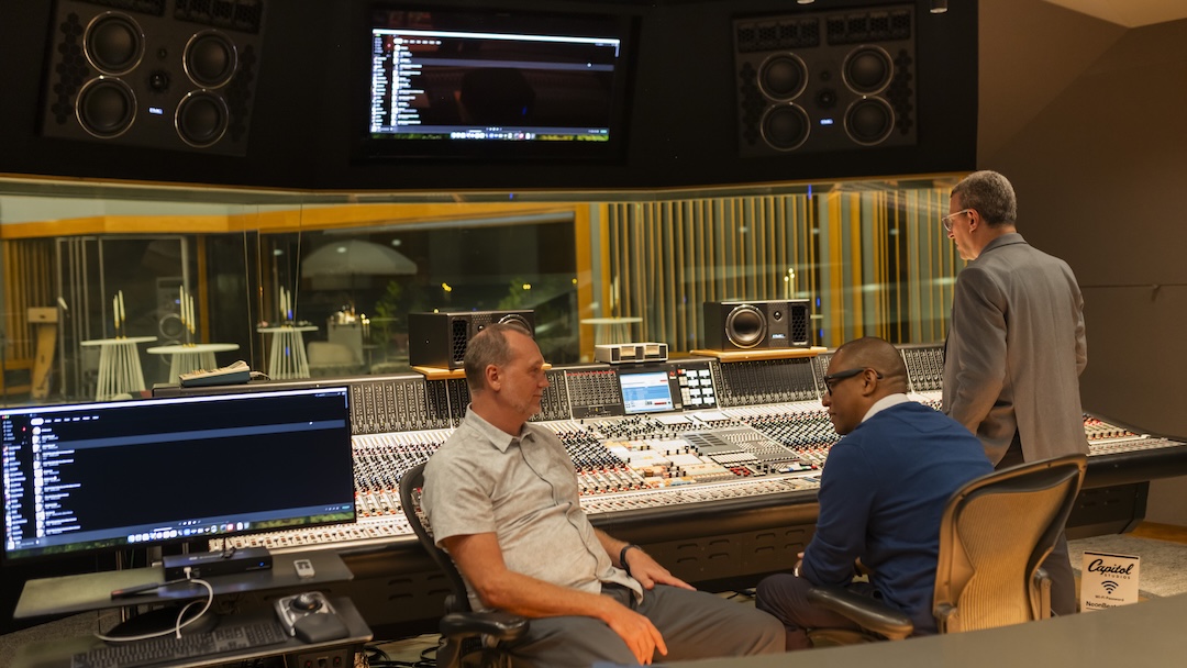 ProSoundNews's tweet photo. TODAY at https://t.co/9JkbSGnEAo:
• View from the Top: Yasmine Riechers, CEO, Georg Neumann GmbH
• Capitol Studios L.A. Updates with PMC
• Miking Jazz at Lincoln Center Performances for Sonic Honesty
• Low End Candy Fires Off Slingshot Plug-In

#recording #proaudio #livesound https://t.co/bf6TuJ1YiL