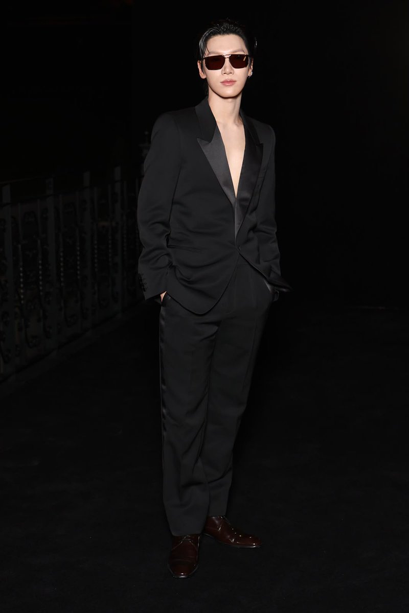 TheePopCore's tweet photo. TEN looks incredibly stylish and fabulous at the Saint Laurent show. https://t.co/HjEW373tfR