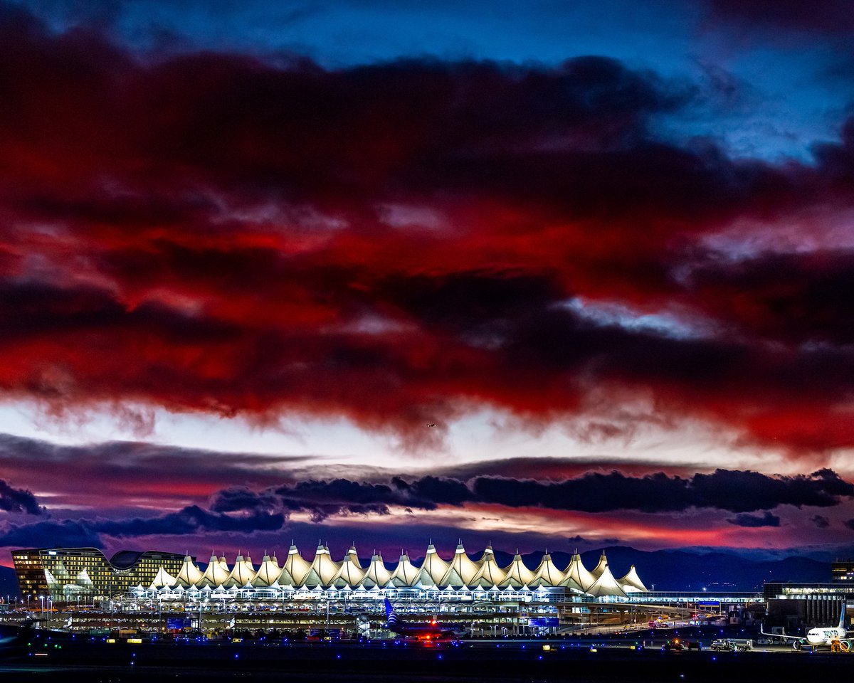 DENAirport's tweet photo. It was maroon...for our favorite hockey team! 🏒

GO AVS GO 🗣️🗣️ https://t.co/EapQCBs2kY