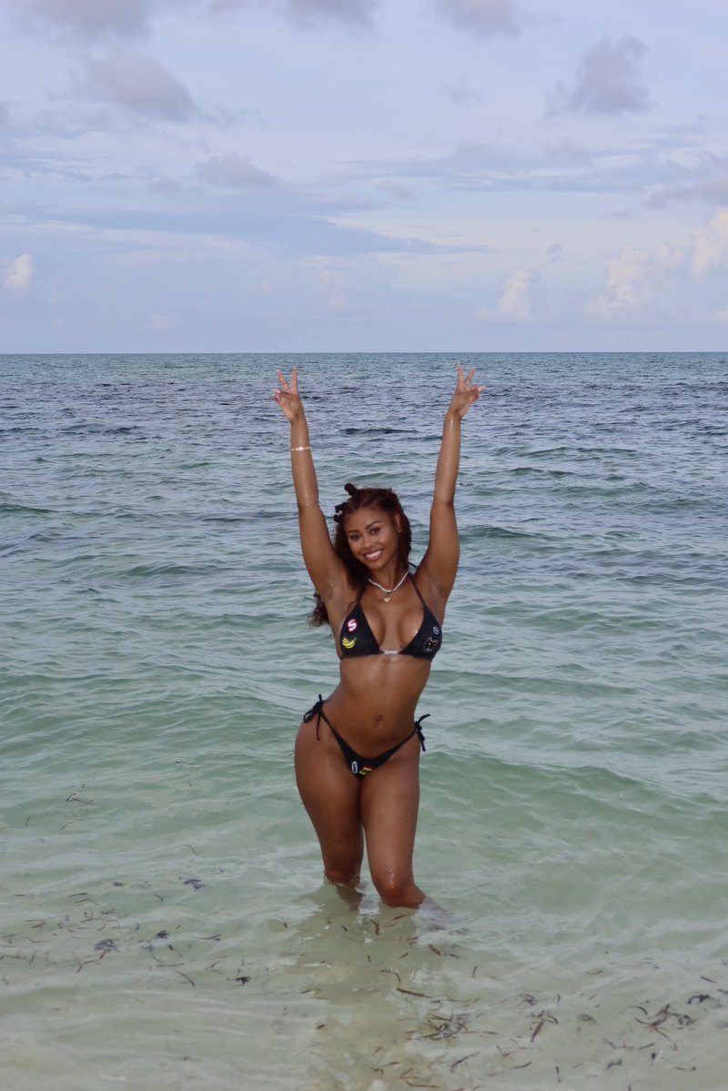 dejarennaee's tweet photo. Definitely forgot about back home https://t.co/GcdMobuKhq