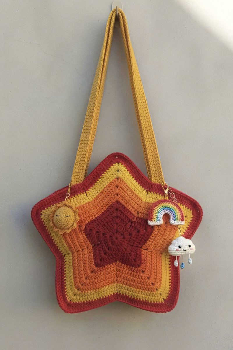 gardenofcolours's tweet photo. star-shaped crochet bag ★ https://t.co/hUNaHt87FN