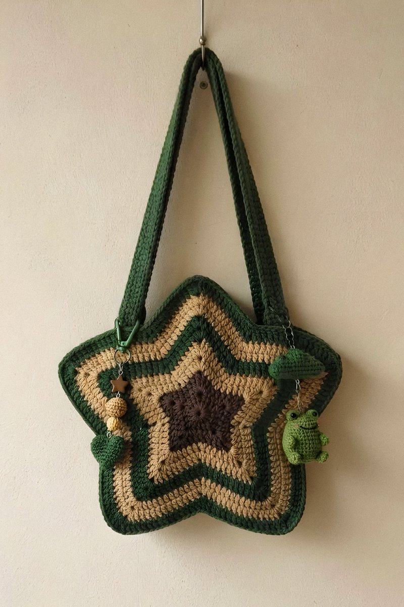 gardenofcolours's tweet photo. star-shaped crochet bag ★ https://t.co/hUNaHt87FN