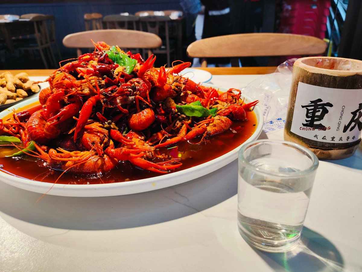 tresno95520937's tweet photo. [Today I had the best spicy crayfish at Bixiaoke, the crispy skin and tender meat are super delicious!]， https://t.co/ff7AMQd4Yw