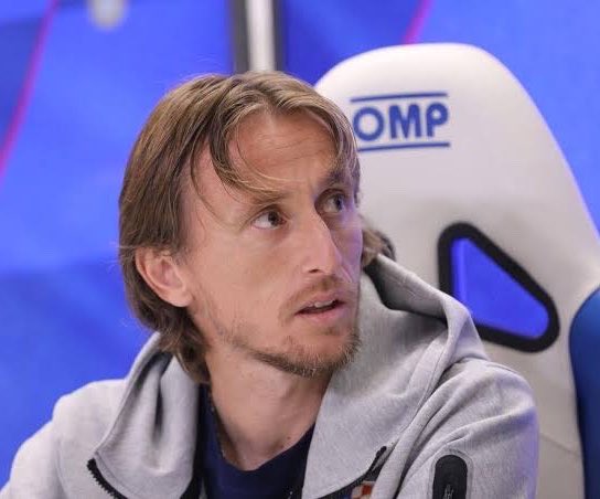 BiggestMohhh's tweet photo. 🚨🎙️ Croatia Captain Luka Modrić on his conversation with Lamine Yamal after the game:

🎙️ Reporter: “We saw you having a conversation with Lamine after the game. What was it about?”

🗣️ Modrić: “Nothing much. I just had to go over and tell him a couple of things because that performance isn’t something just anybody can produce.

“I told him honestly, I haven’t seen this kind of talent since teenage Lionel Messi. I told him to keep doing what he does best and stay focused because he has a great future ahead of him.

“I also told him, whatever happens with the Ballon d’Or, he shouldn’t let it change anything. For me, he’s the best player in the world, and he deserves the Ballon d’Or. 

He just has to keep working, keep believing in himself and enjoying what he’s doing. The future is his.”