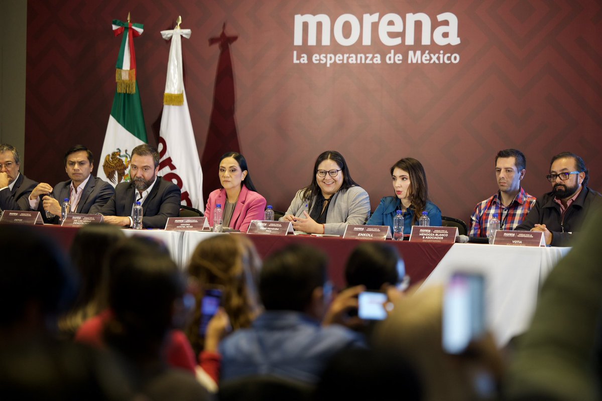 CitlaHM's tweet photo. Hoy @PartidoMorenaMx hizo públicos los resultados de las encuestas realizadas para definir las Coordinaciones Estatales de Defensa de la Transformación y la Soberanía Nacional. y, junto con las y los representantes de las casas encuestadoras, se presentó la metodología utilizada y la manera en que se desarrolló el proceso.

Participaron Votia, Buendía & Márquez, Covarrubias y Asociados, Defoe, De las Heras Demotecnia, Enkoll y Mendoza Blanco y Asociados, además del equipo técnico de encuestas de morena.