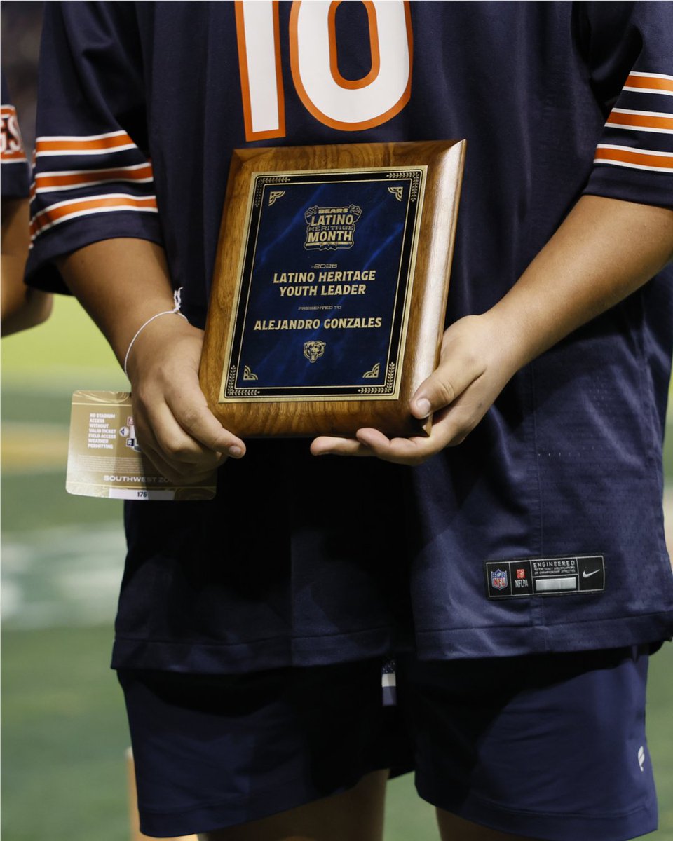 BearsOutreach's tweet photo. Vamos Bears!🔥

At Monday night's Latino Heritage game, we celebrated our Latino Heritage Youth Leader Award recipients Alison Segarra and Alejandro Gonzalez who also got the opportunity to serve as honorary captains.👏 #ThisIsHSFootball https://t.co/K2gpiWxviA