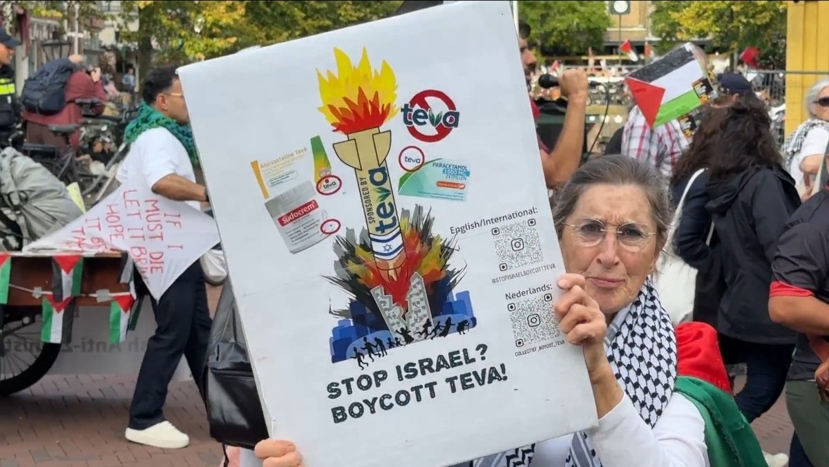 lewinskylou2's tweet photo. Deze ANTISEMITISCHE mevrouw wil zelfs medicijnen niet gebruiken omdat ze van een Israรซlisch bedrijf, Teva geheten, zijn. Zo te zien heeft ze inderdaad haar pillen niet ingenomen.
Beeld: @eppotjuchem
#SteunIsrael #BeschermJoden #SteunNetanyahu https://t.co/iCjYp9bQK9