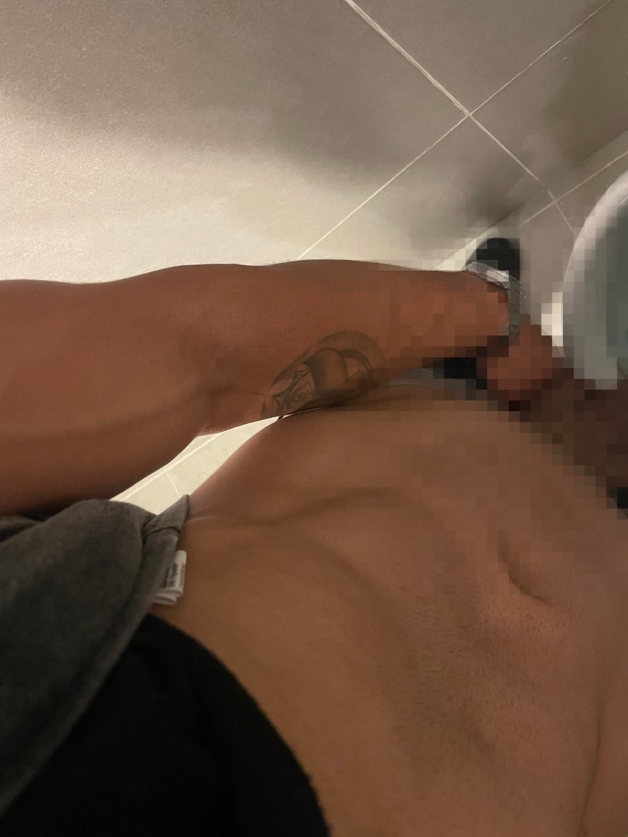 Santiag66946652's tweet photo. Necesito 
Quien me lo sacuda 🍆💦💦💦

Una mano por ahí en el gym ? https://t.co/m4H7LDbkgF