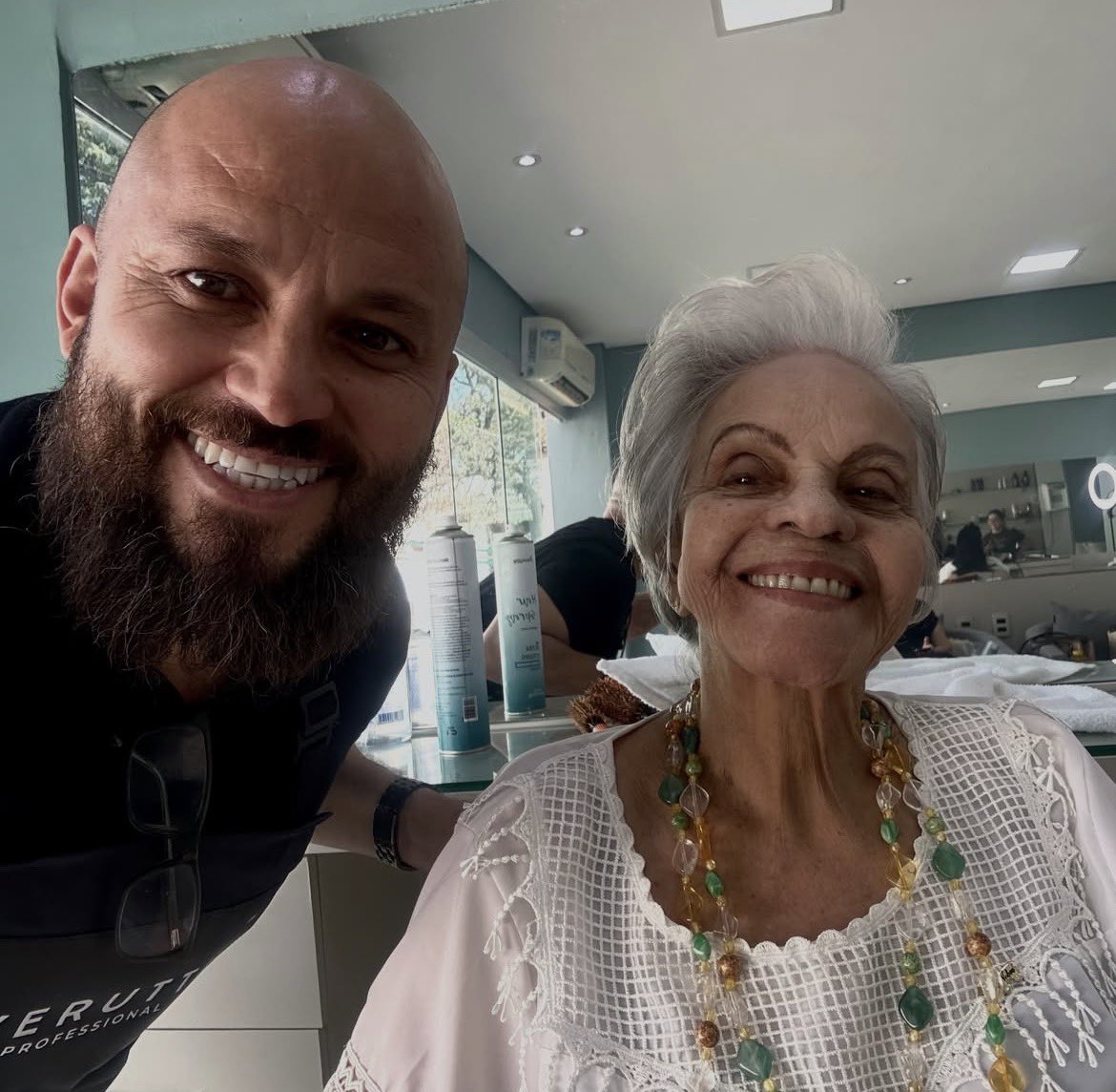 SalaoContraste's tweet photo. Beleza não tem idade. Tem personalidade, cuidado e um sorriso que diz tudo✨
Um corte cheio de leveza e elegância, valorizando os fios brancos e trazendo ainda mais presença para um visual que já é lindo por natureza.
🤍💇🏻‍♀️ https://t.co/pvxf9R0XdJ