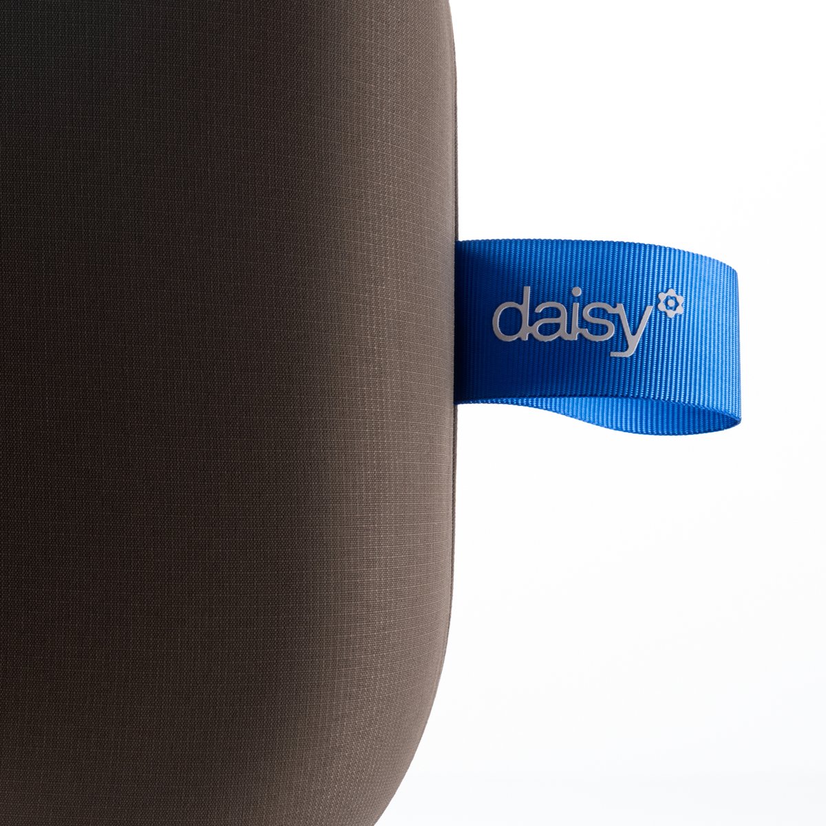 daisysound_'s tweet photo. The Daisy One case features a durable micro-grid nylon exterior inspired by technical outerwear. 
A magnetic latch closure replaces traditional zippers for quicker access, while the slim-fit profile stays compact in backpacks and luggage. https://t.co/TeADdTl1RF