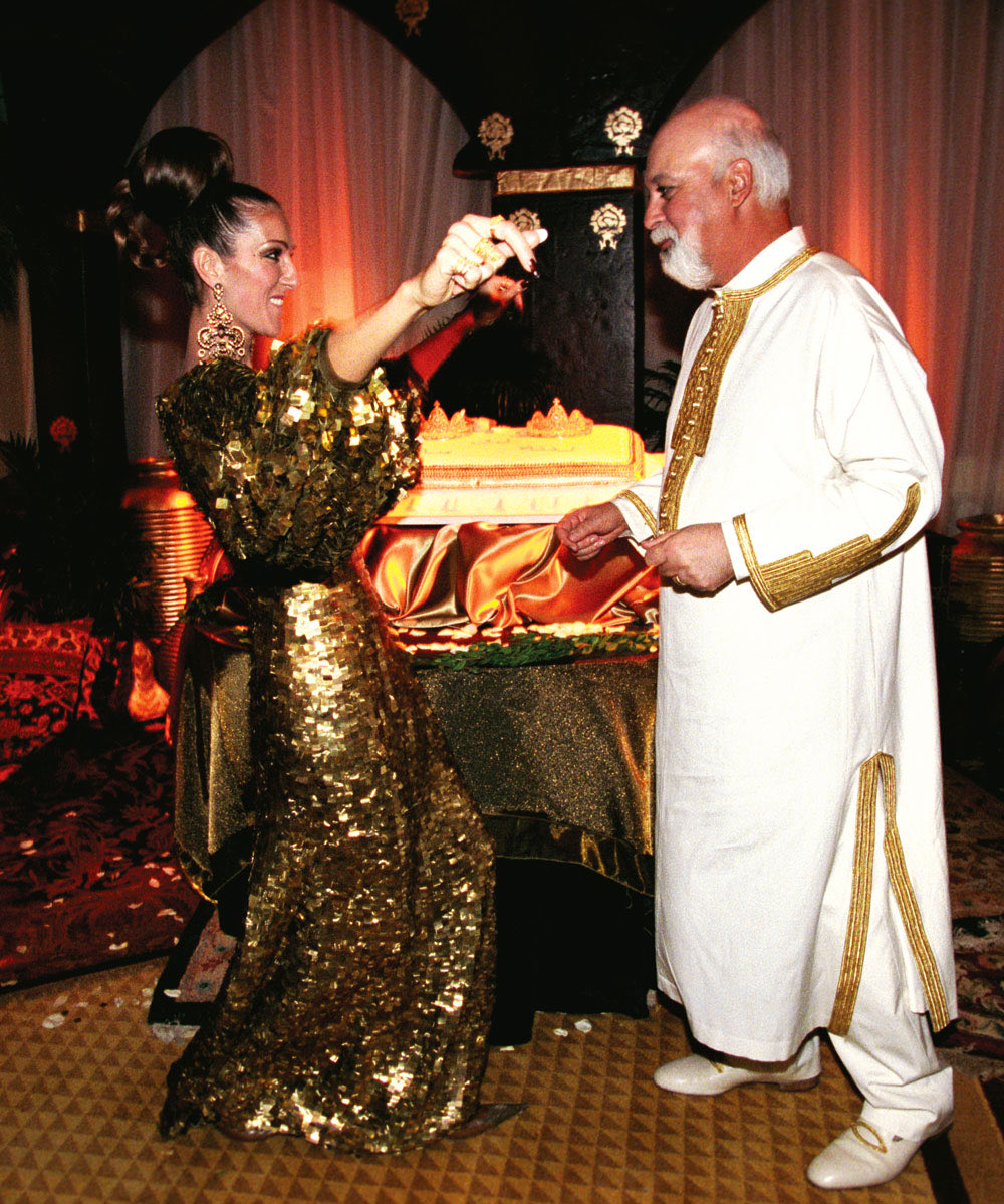 frannotsofine's tweet photo. Bien sûr et le mariage syro-libanais avec chicha, chameau et danse orientale… Céline c’est quelqu’un https://t.co/juu9R0VQCb