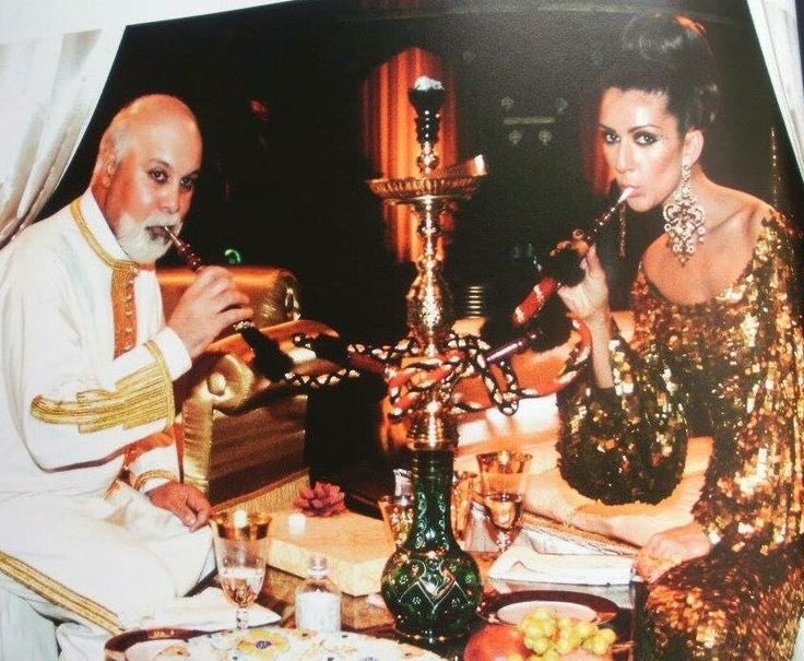frannotsofine's tweet photo. Bien sûr et le mariage syro-libanais avec chicha, chameau et danse orientale… Céline c’est quelqu’un https://t.co/juu9R0VQCb