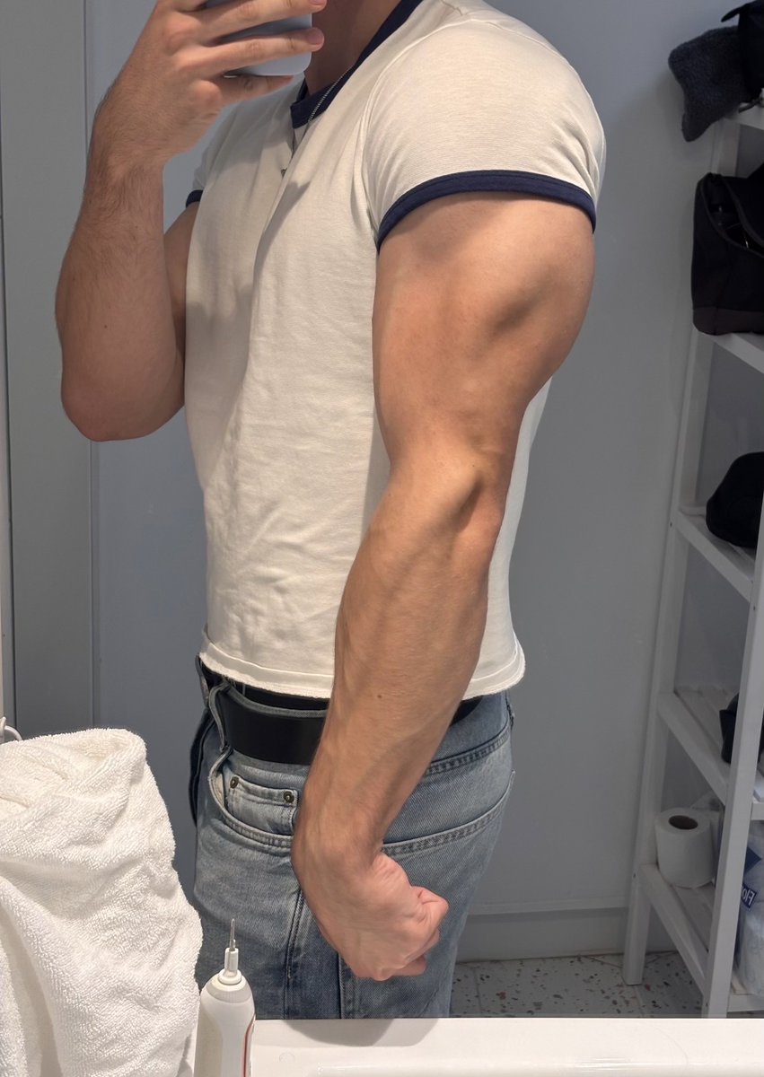 gymbrojosh's tweet photo. Casual flex https://t.co/qphp9fPt9k
