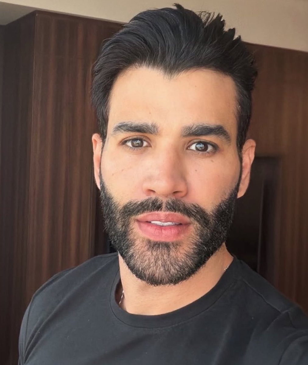 PortalBabados's tweet photo. 🚨Gusttavo Lima afirma ser de DIREITA: “Não é que eu sou de direita extremista […] são valores que meu pai e minha mãe me ensinaram, eu não vou mudar isso.” https://t.co/EFq87O3vlS