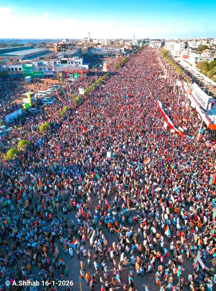 WdahNasser78's tweet photo. من يقف أمام إرادة شعب الجنوب وحقه المشروع، ستتجاوزه إرادة شعبٍ أثبت عبر مسيرته ونضالاته أنه لا يقبل الوصاية، ولا يسمح بالالتفاف على قضيته أو مصادرة قراره.
ورسالتنا إلى من ارتضوا أن يكونوا أدوات لمشاريع الوصاية: راجعوا أنفسكم، وعودوا إلى شعبكم قبل فوات الأوان. فمجالس التمزيق ومحاولات صناعة البدائل وتفتيت الصف الجنوبي لن تستطيع أن تلغي قضية شعب، ولن تمنح أحدًا شرعية تتجاوز إرادته.
لا تراهنوا على قدرتكم على الالتفاف على تضحيات شعب الجنوب ونضالاته، ولا تخطئوا في قراءة صبره. قفوا قبل أن تتجاوزكم إرادته النافذة، فحين يتحرك الشعب دفاعًا عن حقه وقضيته ومستقبله، لن تنجح مشاريع الوصاية أو أدواتها في إيقاف إرادته السياسية.
والله ثم والله، سترون أمامكم شعبًا جبارًا، موحدًا في الدفاع عن حقه، متمسكًا بقضيته، ولن يتراجع عن تطلعاته مهما كانت الضغوط والتحديات.
عودوا إلى شعبكم، فالشعب هو مصدر القوة والشرعية، وإرادته هي التي تبقى وتنتصر .