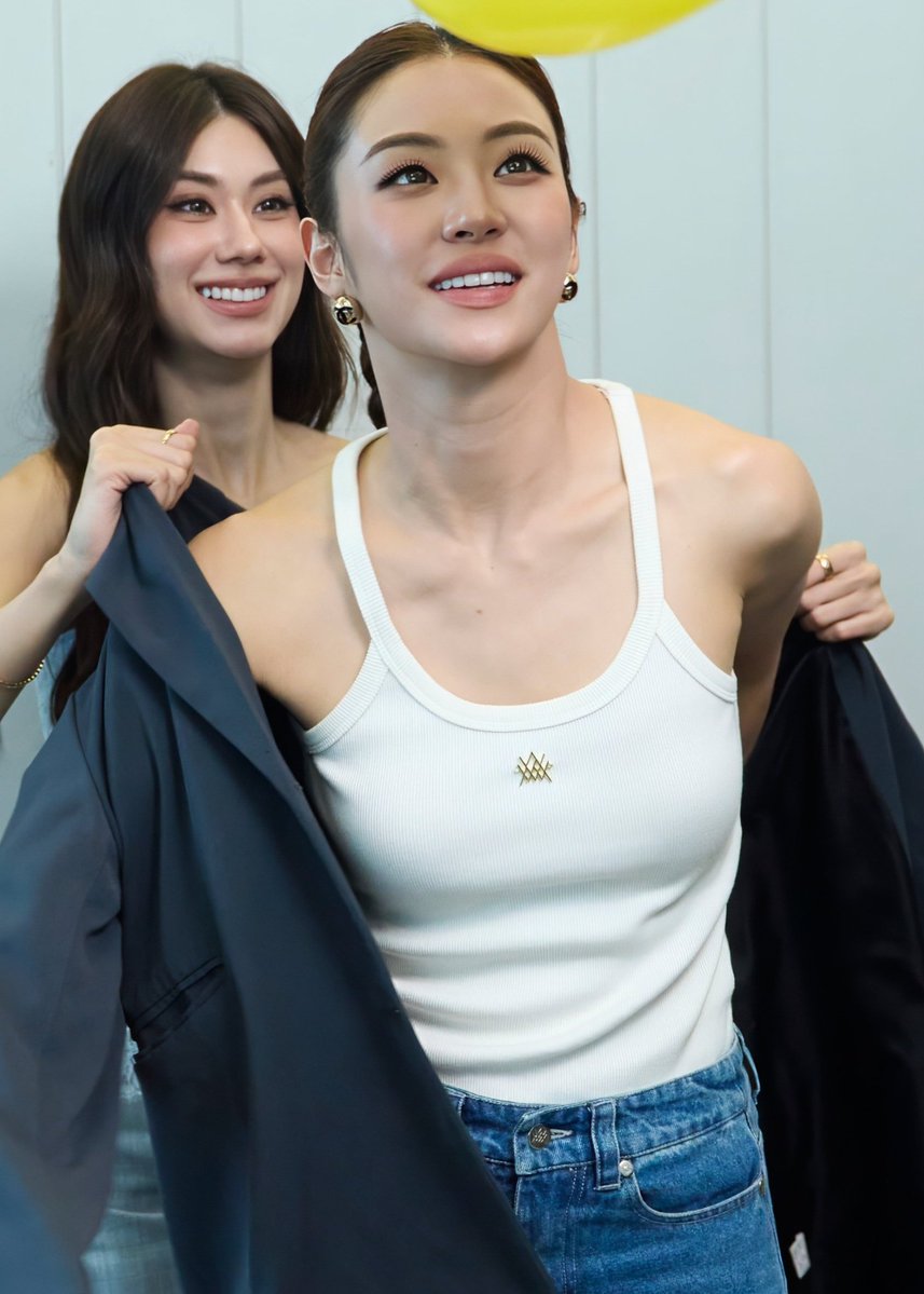 oaeysgf's tweet photo. save me miu's broad shoulder save me https://t.co/P5fle0RlsP