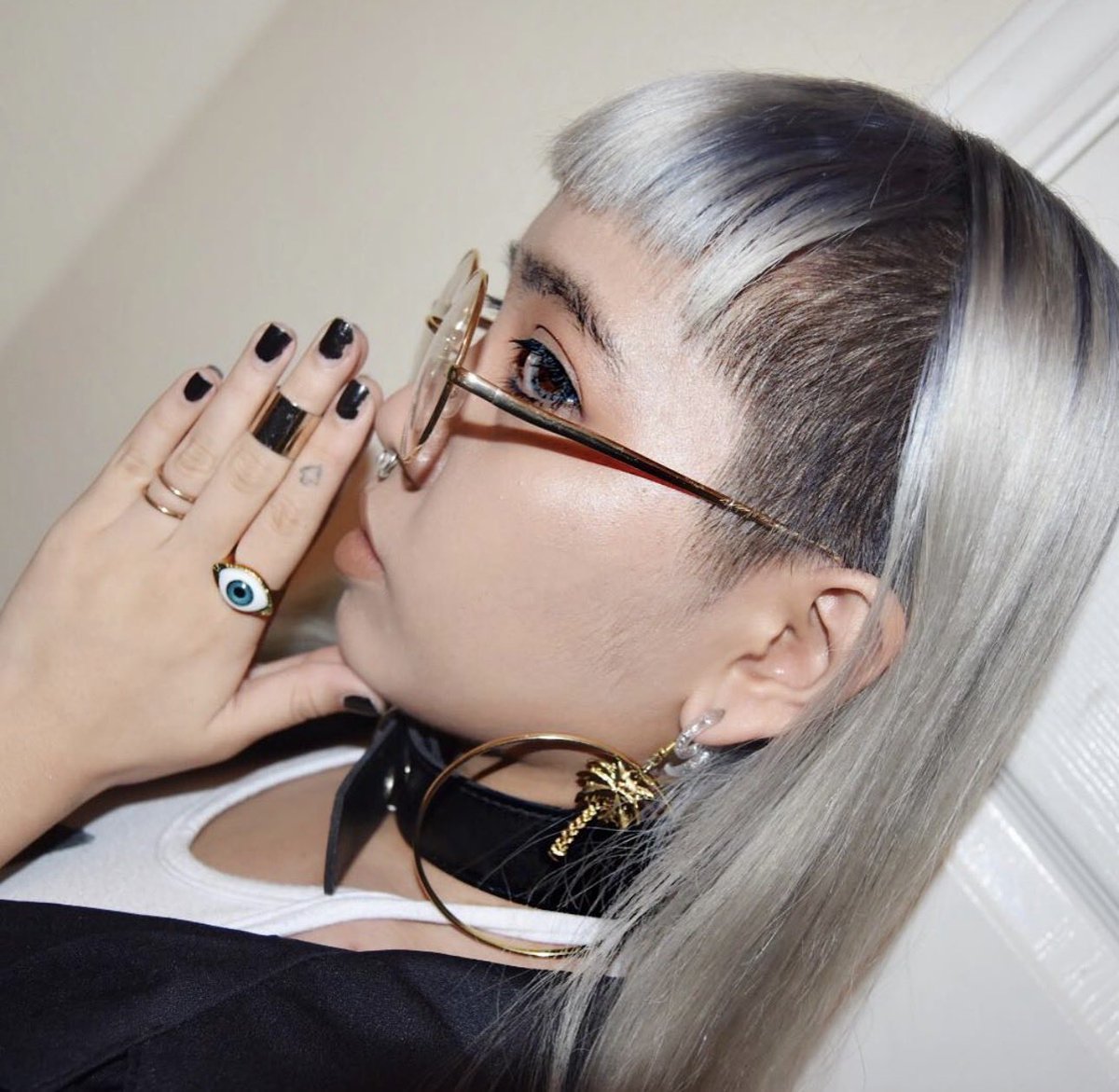 itmecybrgrl's tweet photo. Hi there, weird half shaved-off looking hairstyle adult Filipina here, yes we exist and we like how we look &amp; no there’s not one way to look Filipino (also I love that it’s exaggerated bc that’s what makes good &amp; memorable character design) https://t.co/vUg6kMA1Xr