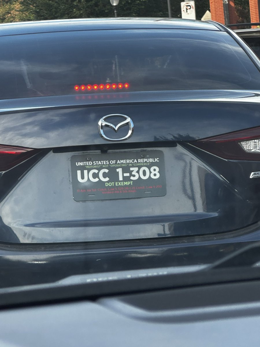 rb17460's tweet photo. I have never seen one of these guys before. He ran two red lights which is badass https://t.co/ODAvSbddR1