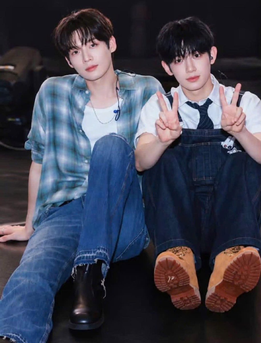 Dnanh06's tweet photo. I'm always looking forward to seeing these two appear together.

YOONSIK SIWOO Pour Toujours
#YOONSIK_SIWOO_PFWSS27 https://t.co/IvXZSZV4tI