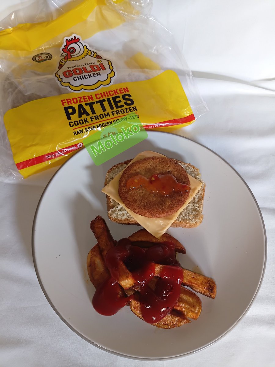 Paulza_M's tweet photo. @goldichicken @goldichicken has become a cherished part of our family heritage because food has always been one of the ways we connect and bring everyone together. From a delicious Goldi Chicken burger to a wholesome family meal made with love, 
#GoldiFlavoursOfTheNation #GoldiChicken https://t.co/C6Vosw8d1u