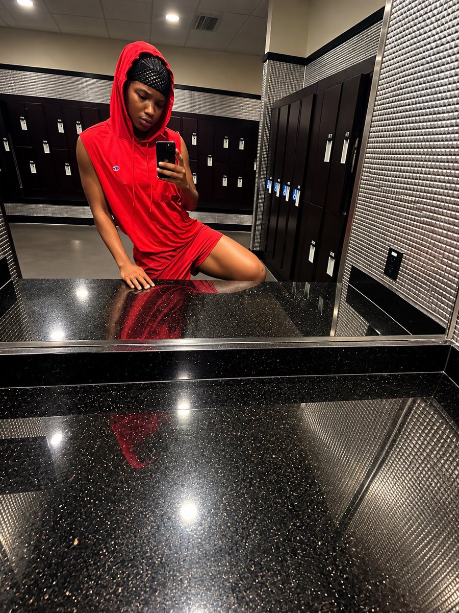 sunshynesweats's tweet photo. Should I start an only fans? https://t.co/g8AOeXgcpi