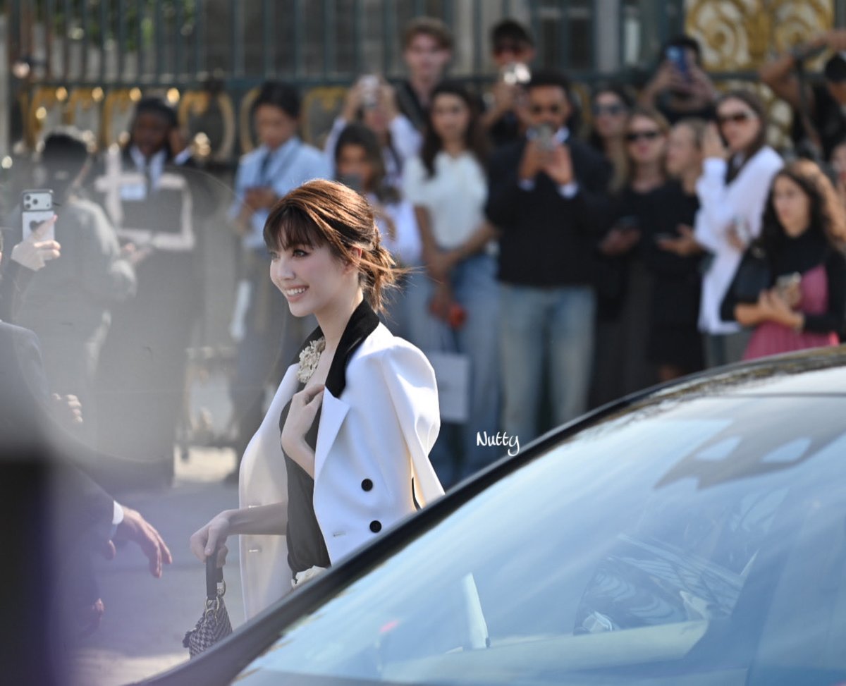 nutty23676275's tweet photo. วันนี้ น้อง Orm Kornnaphat คือสวย มากกกกกก 😍🙌🏻 กรี๊ดจนเจ็บคอ

LINGORM BA DIOR AT PFW
#OrmKornnaphat #LingOrmDiorSummer27 #LingOrm #Dior #DiorSummer27 #PFW https://t.co/XqRUIoM92N