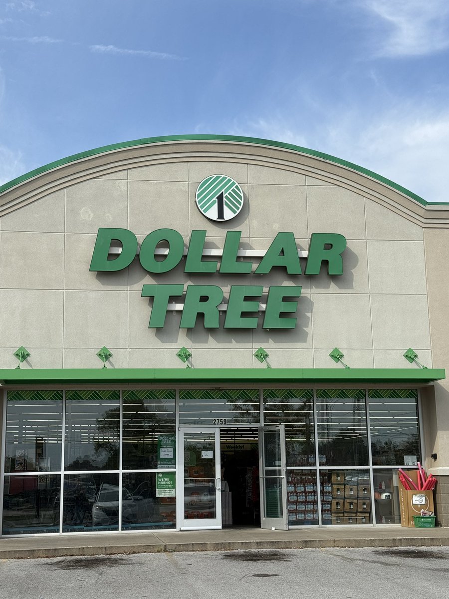 chaos10000x's tweet photo. Visited this Dollar Tree in Missouri. Couldn’t find what I needed. Prices make me sad. 

Make Dollar Tree Great Again

CXrHj5pPy6vQacDf8svzt5nDvd1ugqFPmn6npMGDpump https://t.co/8lUzA4dFr4