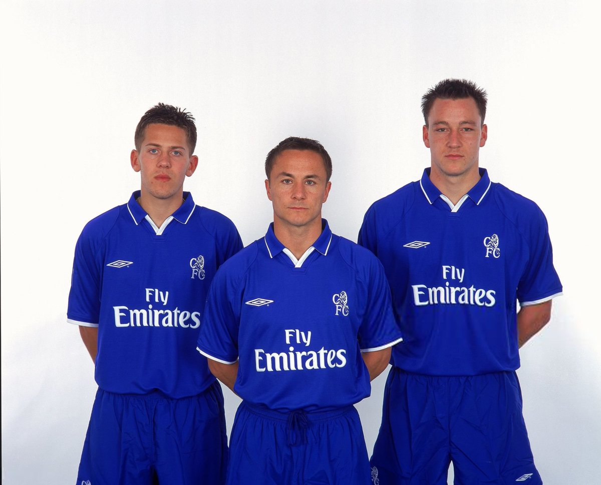 ChelseaInPhotos's tweet photo. Chelsea Home kit launch (2001) 🔙🔵 https://t.co/WACTLs0d4G