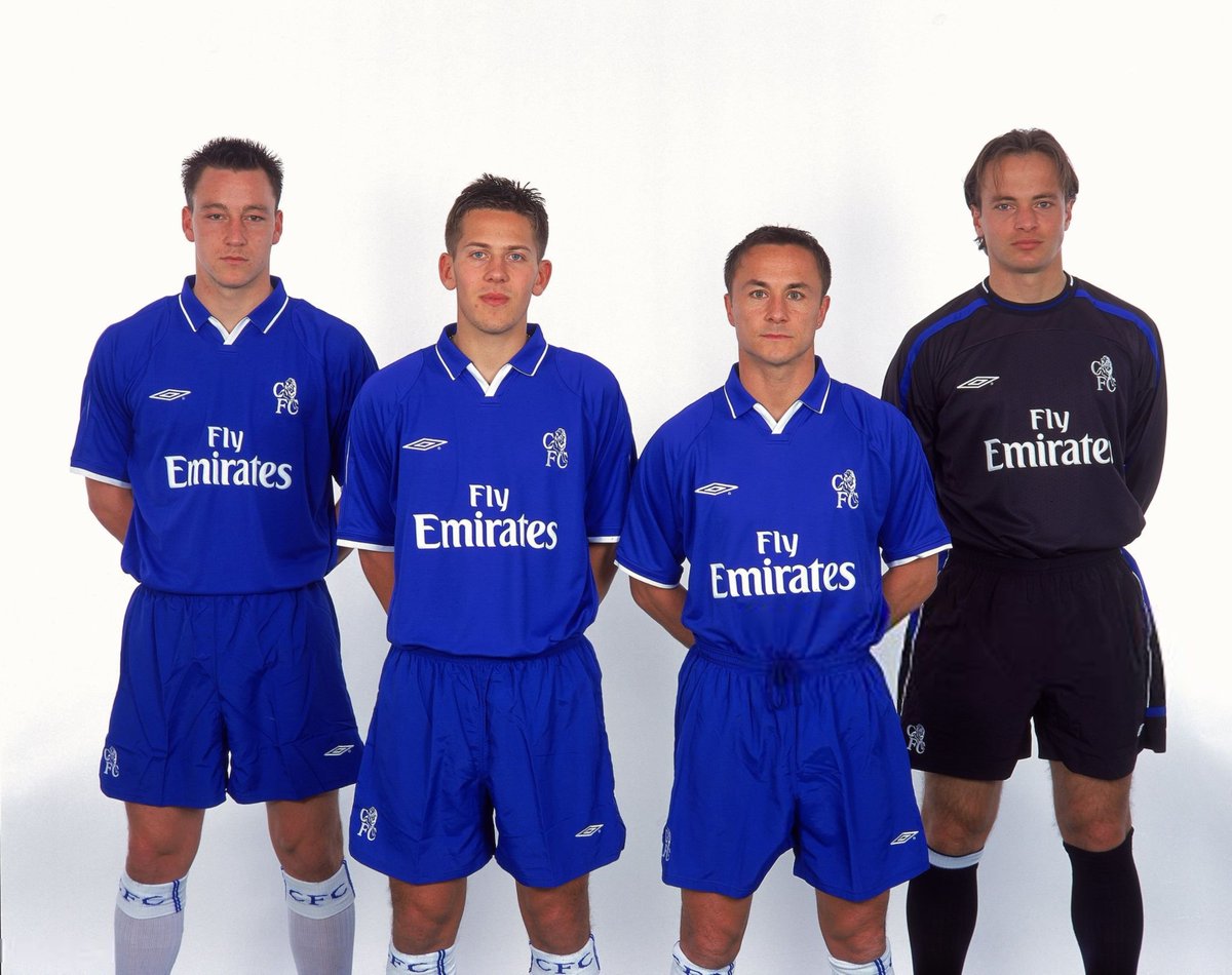 ChelseaInPhotos's tweet photo. Chelsea Home kit launch (2001) 🔙🔵 https://t.co/WACTLs0d4G