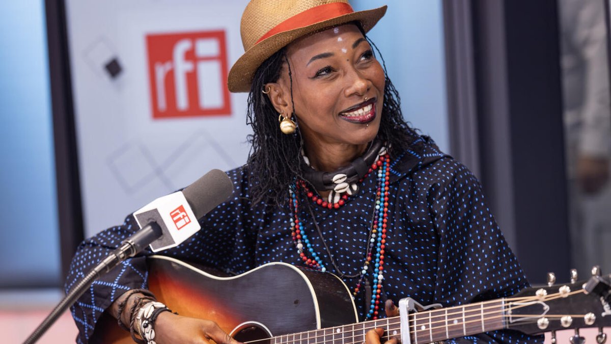 RFIMusique's tweet photo. Fatoumata Diawara : l’Olympia vibrera au son de Massa le 25 novembre www.​rfi.​fr/fr/podcasts/fais-ton-boucan/20260929-fatoumata-diawara-l-olympia-vibrera-au-son-de-massa-le-25-novembre https://t.co/AIL52Ml7dM