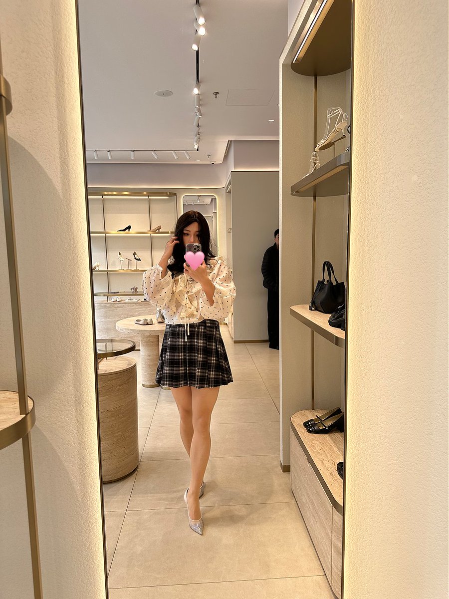 Yumo_QueenCDs's tweet photo. 来陪���妈一起挑高跟鞋吧
#femboi #sissy #crossdresser #丝袜高跟 #黑丝 #丝袜 #雌堕 #男娘 #伪街 #伪娘 #4i  #女王 #高跟鞋崇拜 #女装CD #高跟鞋 #伪娘s #cd女王 #cds #女王様 #男娘S #M男 #舐め犬 #鞭打 #踩踏 https://t.co/YmoH3b6TrM