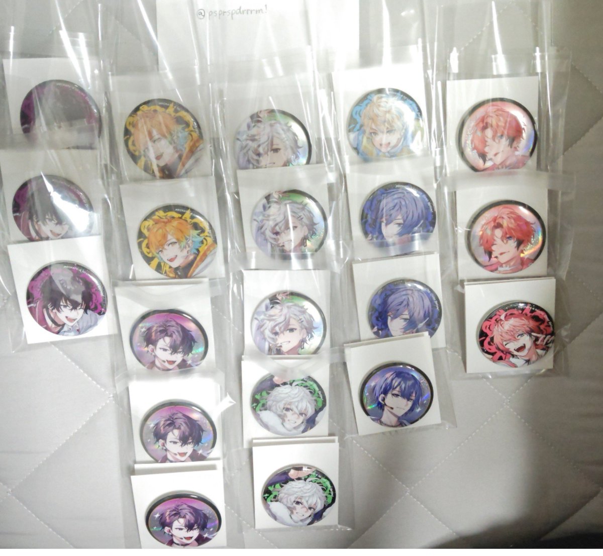 psprspdrrrm1's tweet photo. 【交換】にじさんじ MECHATU-A めちゃつえー ライブ グッズ Over Drive! 1st LIVE 缶バッジ

譲　画像1のもの全て

求　画像2の印のついている方　

郵送希望
纏めての方優先
ライブ控えてる為すぐに対応できる方探しております(当方発送2日金曜日予定)
難しいかと思いますがよろしくお願い致します。 https://t.co/L4m4E0Gfeq