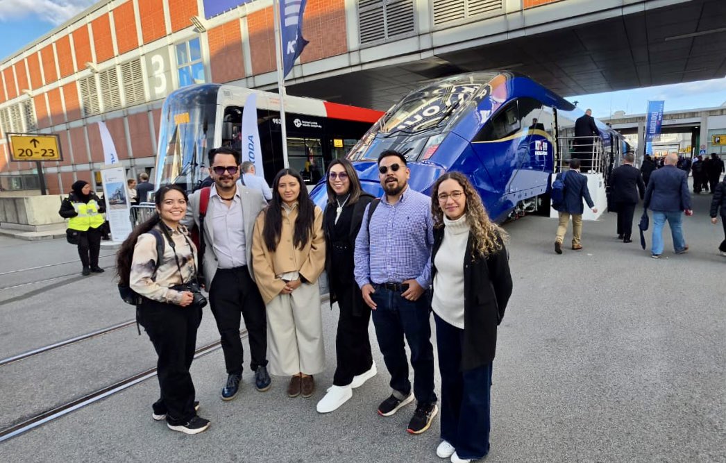SEDATU_mx's tweet photo. Participamos en el #InnoTrans2026 organizado por @TUMInitiative en Berlín, Alemania🇩🇪

En el encuentro, conocimos experiencias y soluciones en materia de trenes, digitalización, señalización y movilidad urbana, fortaleciendo capacidades para el desarrollo en México 🇲🇽 https://t.co/eNZxxbVTGV