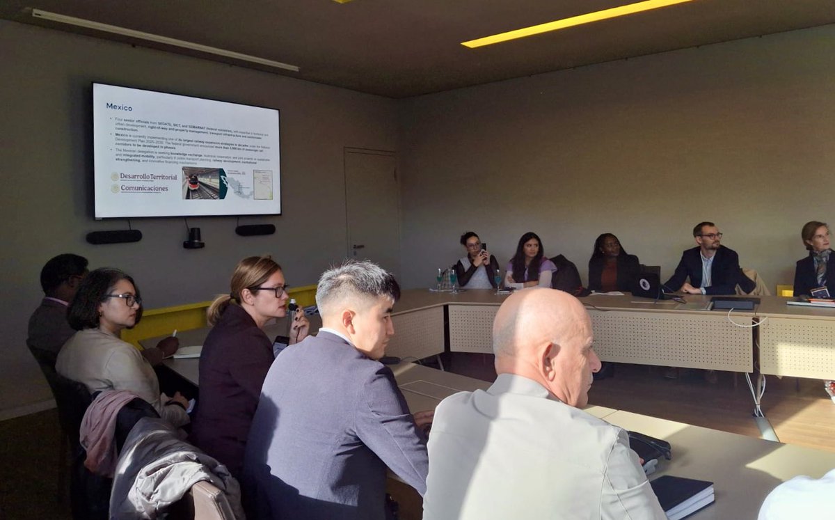 SEDATU_mx's tweet photo. Participamos en el #InnoTrans2026 organizado por @TUMInitiative en Berlín, Alemania🇩🇪

En el encuentro, conocimos experiencias y soluciones en materia de trenes, digitalización, señalización y movilidad urbana, fortaleciendo capacidades para el desarrollo en México 🇲🇽 https://t.co/eNZxxbVTGV