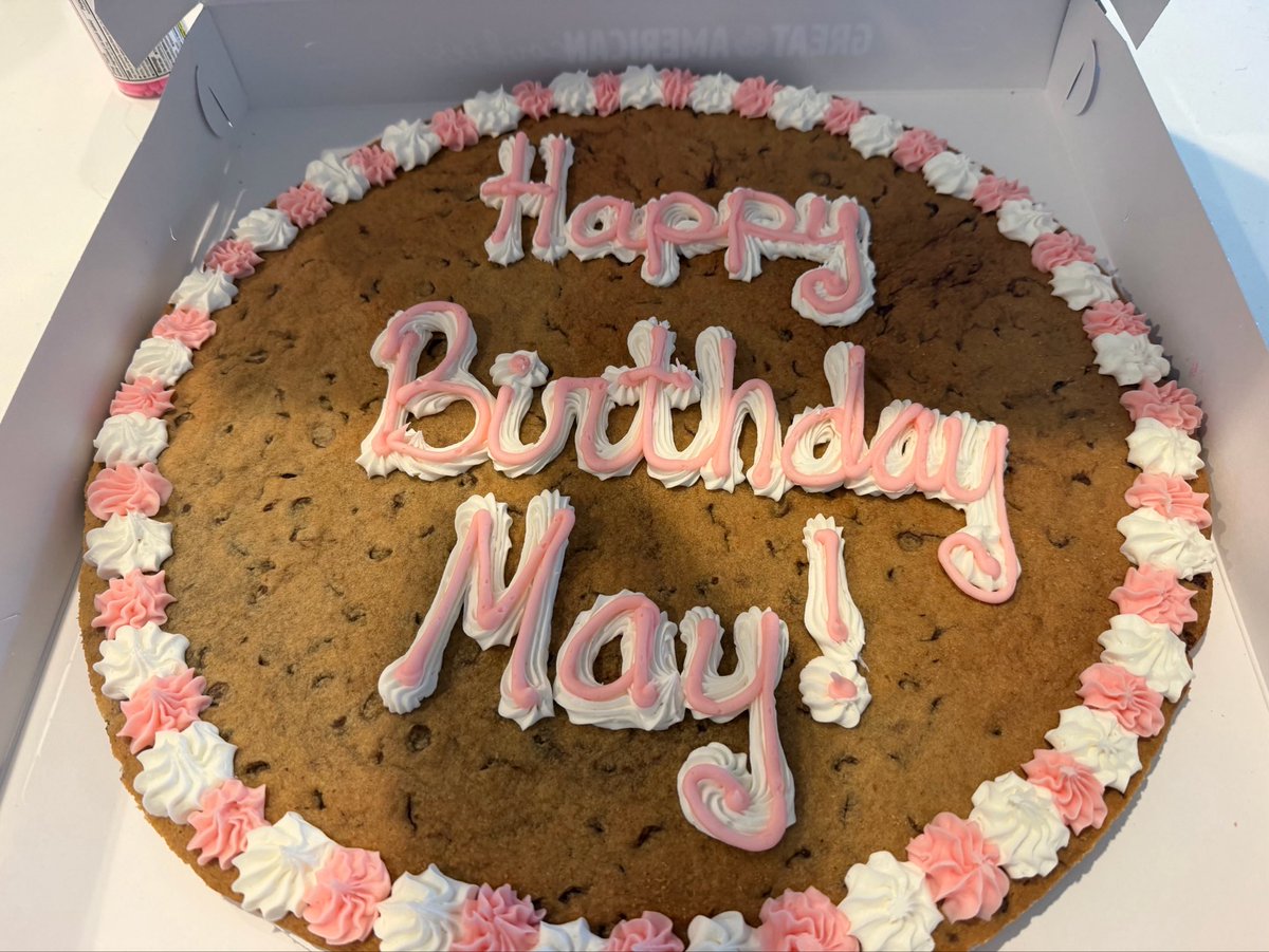_8pop_'s tweet photo. My first birthday out to my parents is going well :))) https://t.co/dstqFEfExe