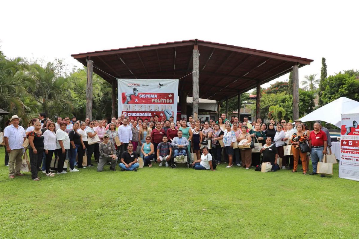 infpmorena's tweet photo. Las y los formadores del INFP están comprometidos con la revolución de las conciencias, por ello llevan la oferta formativa a cada rincón de México.

Este fin de semana celebramos una exitosa jornada formativa en diferentes Estados de la República, orientada en visibilizar los avances y logros de la cuarta transformación, así como fortalecer la organización popular.

¡Sin formación no hay transformación!🇲🇽✅