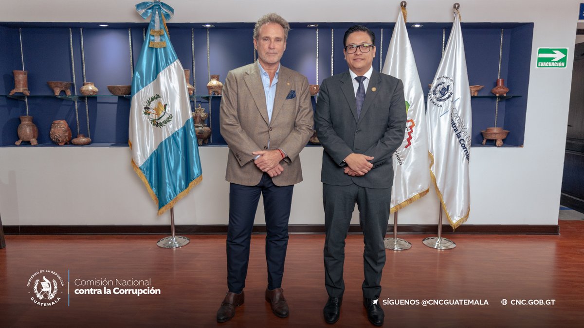CNCguatemala's tweet photo. 🫱🏼‍🫲🏽 La Comisión Nacional contra la Corrupción y el Instituto Guatemalteco de Turismo (@InguatPrensa) suscribieron un convenio interinstitucional de cooperación técnica para impulsar acciones conjuntas en materia de prevención de la corrupción.

✒️ En representación de ambas instituciones, @julioflores_r y @harriswhitbeck, director del INGUAT, participaron en la firma de este acuerdo, que permitirá brindar apoyo técnico en áreas como la implementación de Sistemas de Integridad, el fortalecimiento del rol de la unidad encargada de asuntos de probidad y el desarrollo de campañas de sensibilización para prevenir la corrupción.

✅ Con esta alianza, abrimos nuevos espacios de cooperación para compartir conocimientos, fortalecer capacidades y promover una cultura de integridad en la administración pública.

#BitácoraCNC
