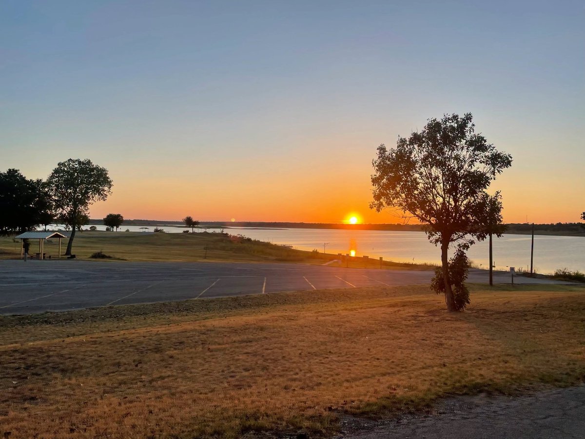 SwdUsace's tweet photo. MORE THAN A VIEW. Sunset over Texas waters looks peaceful, but beneath the surface, #USACE multipurpose civil works infrastructure is working 24/7 to manage flood risks and secure municipal water for millions. https://t.co/VE2IDlBecx
