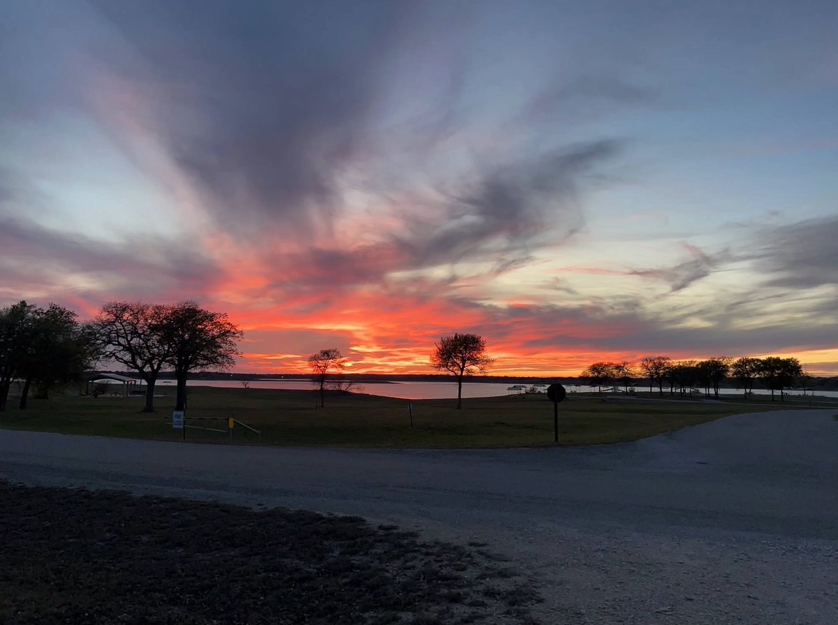 SwdUsace's tweet photo. MORE THAN A VIEW. Sunset over Texas waters looks peaceful, but beneath the surface, #USACE multipurpose civil works infrastructure is working 24/7 to manage flood risks and secure municipal water for millions. https://t.co/VE2IDlBecx