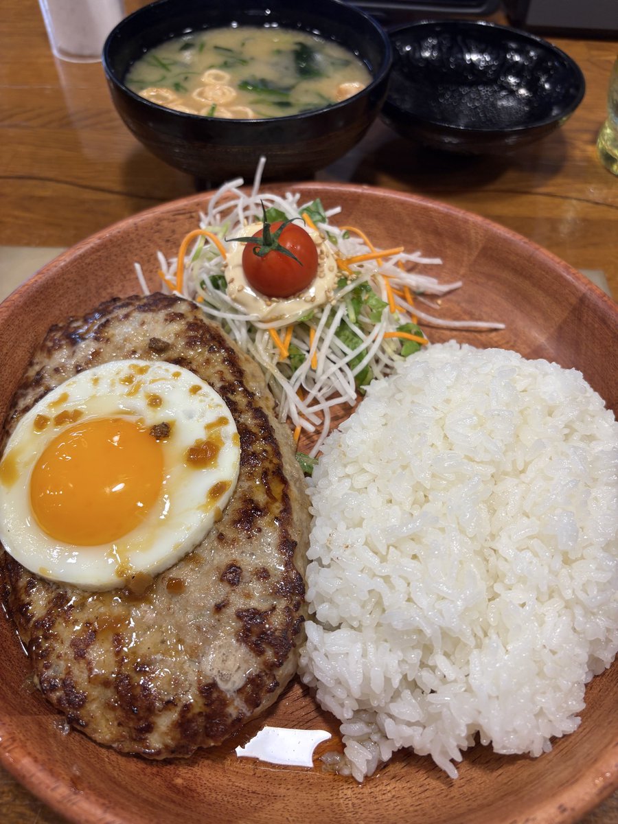 s_koarai's tweet photo. たまに食いたくなるやつ
私はエッグ派🥚
うまい😋👍✨
#びっくりドンキー  #おそとごはん https://t.co/rdNMzyYcvI