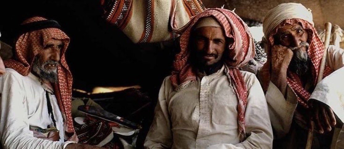 Mdysu's tweet photo. الرفيق اللي متاعي من متاعه
كن ربي خالقه يجلى عماسي

من كثر مانيب احبه عن قناعه
لو عطاني ثوبه بيطلع مقاسي
محمد السكران https://t.co/cMW7SQo4WE