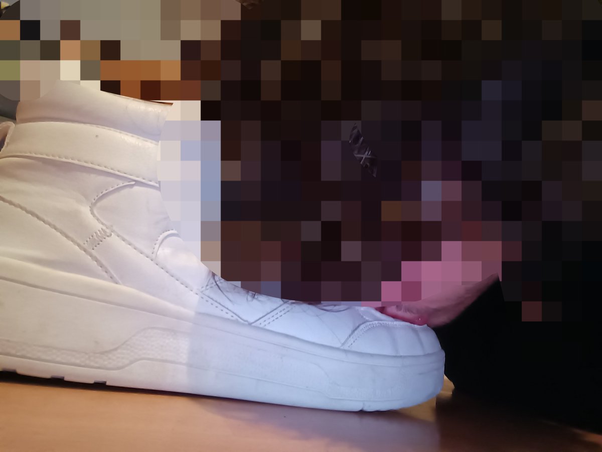 SlaveKoomi's tweet photo. I spoke out of line, I thought I could be a Master again. 

I was wrong. 

I was ordered to get on my knees and kiss @MasterAzzaam's sneakers for 10 minutes https://t.co/DeylhC1XvQ