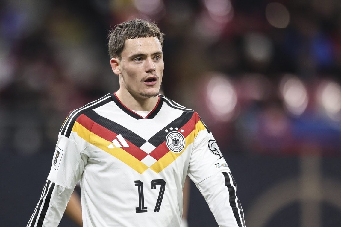 Anfield_Sector's tweet photo. 👀 Is there a German player you would like to have in your Spain team?

Luis de la Fuente: "Florian Wirtz - he is fantastic. Unfortunately, he doesn’t have a Spanish passport [laughs]. I really like the way he plays." 

[@SPORTBILD via @iMiaSanMia] #LFC https://t.co/hBtgWZ97xw