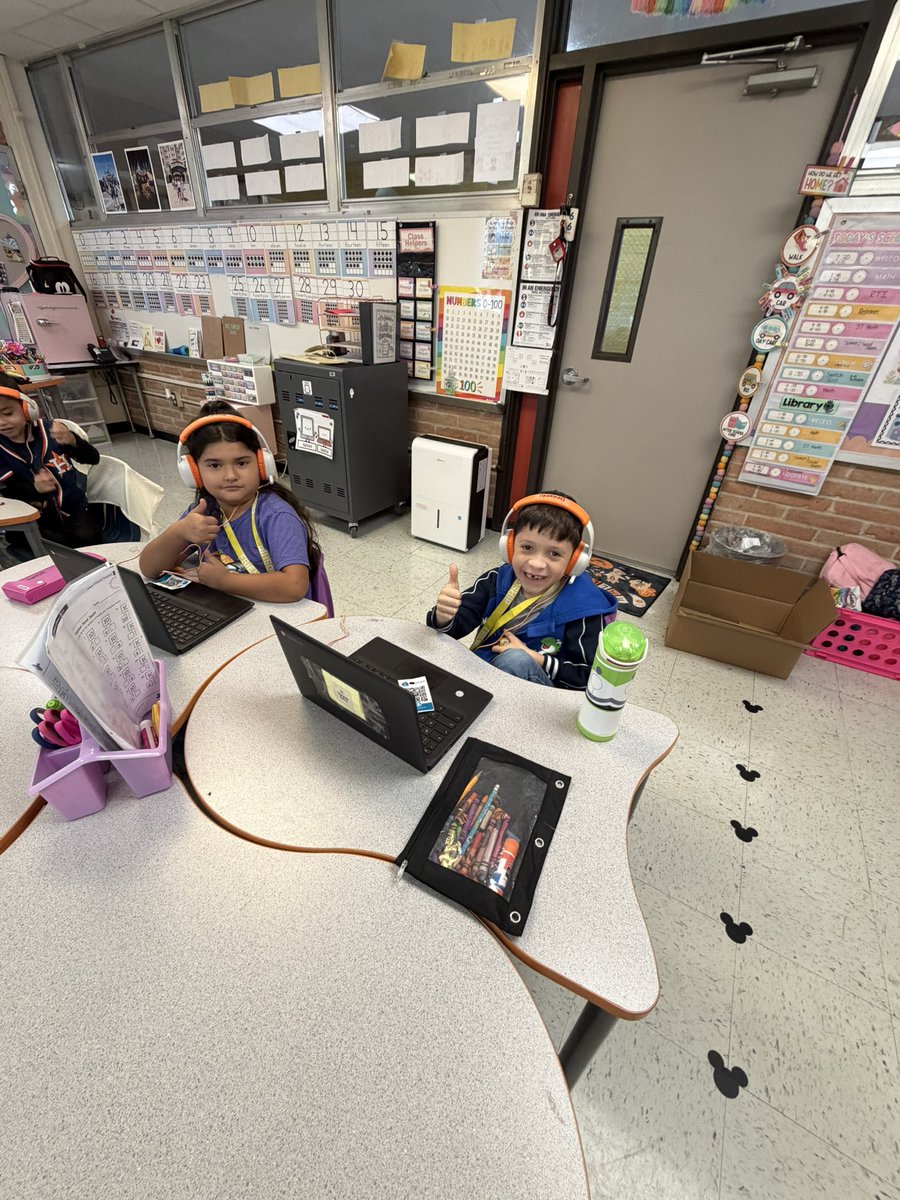 MsGGarcia204's tweet photo. Go Astros! We even got new orange headphones for our entire class on the perfect day 🧡 @astros @WorshamES_AISD #ChooseAldine #letsgoastros #1stgrade https://t.co/dQT7ZmP8a6