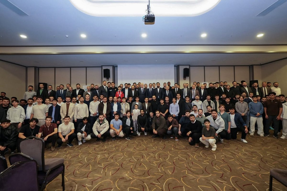 tugvaistuni's tweet photo. İstanbul Valimiz Sayın Davut Gül (@gul_davut) ve TÜGVA İstanbul İl Başkanımız Sayın Beytullah Çiçen’in (@beytullahcicen_) katılımlarıyla Üniversite ve Yurtlar Dönem Açılış Programımızı gerçekleştirdik.

Yeni dönemimiz hayırlara vesile olsun. https://t.co/0xLJh7WSzL