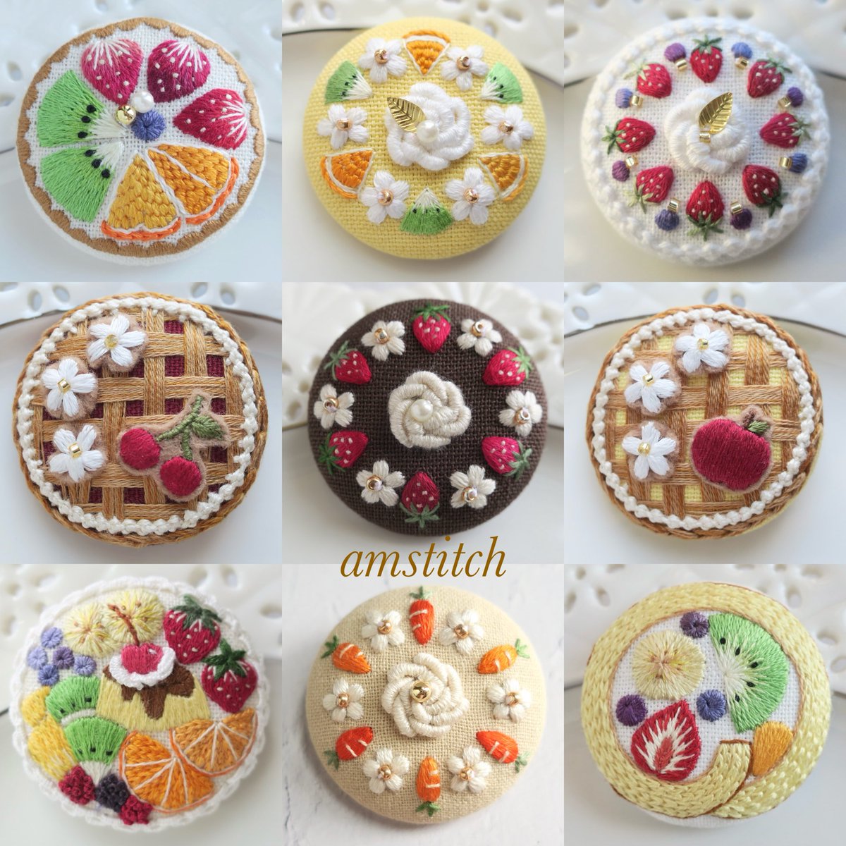 amstitch_works's tweet photo. #私の頭の中を作品に翻訳しました
#どこかの誰かに刺さればそれでいい
38ミリのくるみボタンに、花かごや美味しいもの、動物たちを刺繍しています🪡

私の頭の中の小さな丸い世界をぜひご覧下さい😊

今日も雨ニモマケズ…

💐小さな花かご刺しゅう💐
ご予約受付中です！
📖https://t.co/HDwSNUpMxf https://t.co/1xTxG5v9Ws