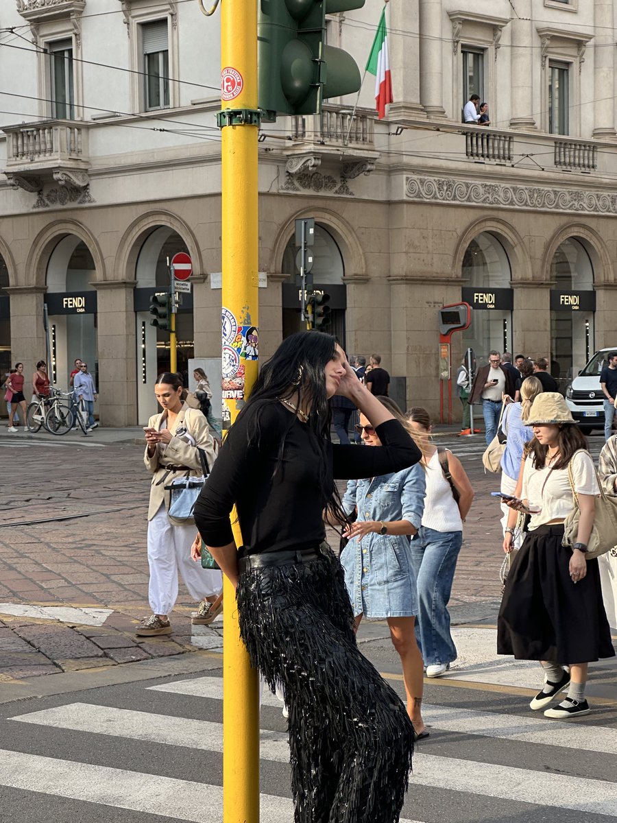 dlipahungary's tweet photo. 📸 | @DUALIPA on the set of a photoshoot in Milan today (via filmval_) https://t.co/9KqvzUdB3v