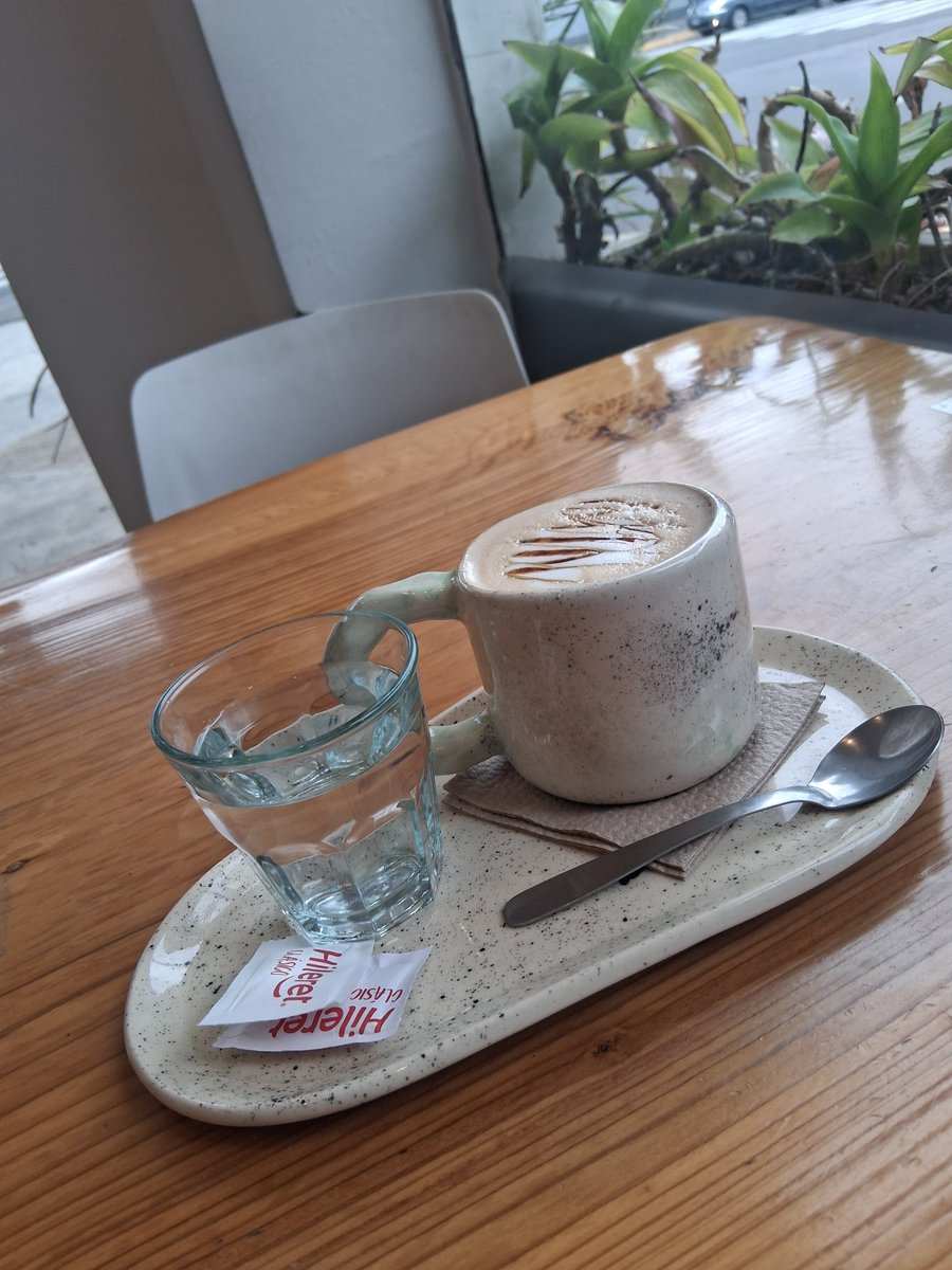 SilCTr's tweet photo. Mientras terminaban de arreglar la PIVIMOVIL me fui a tomar un cafecito
#Chillin' https://t.co/6yL8rLqn8d