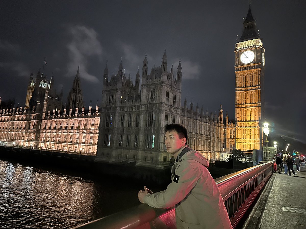 random6512's tweet photo. Big Ben https://t.co/l4Kml5HnlN